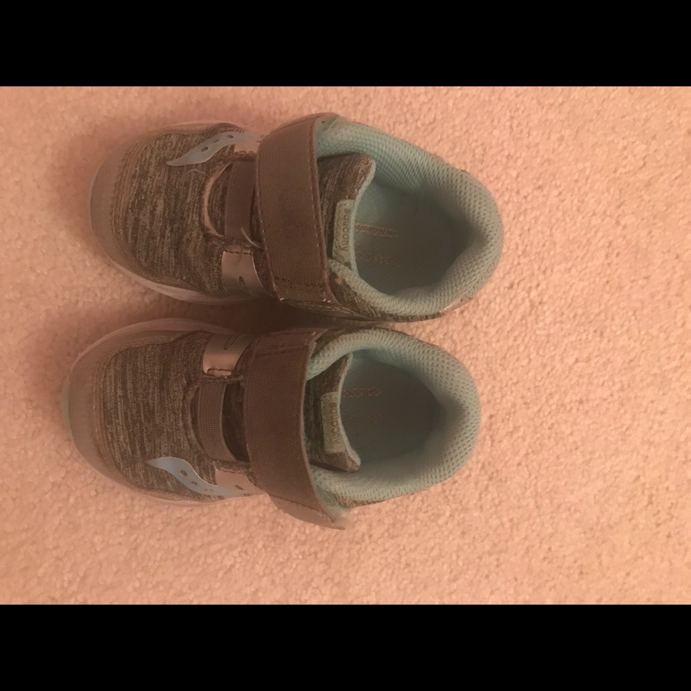 Saucony kids sneakers size 5